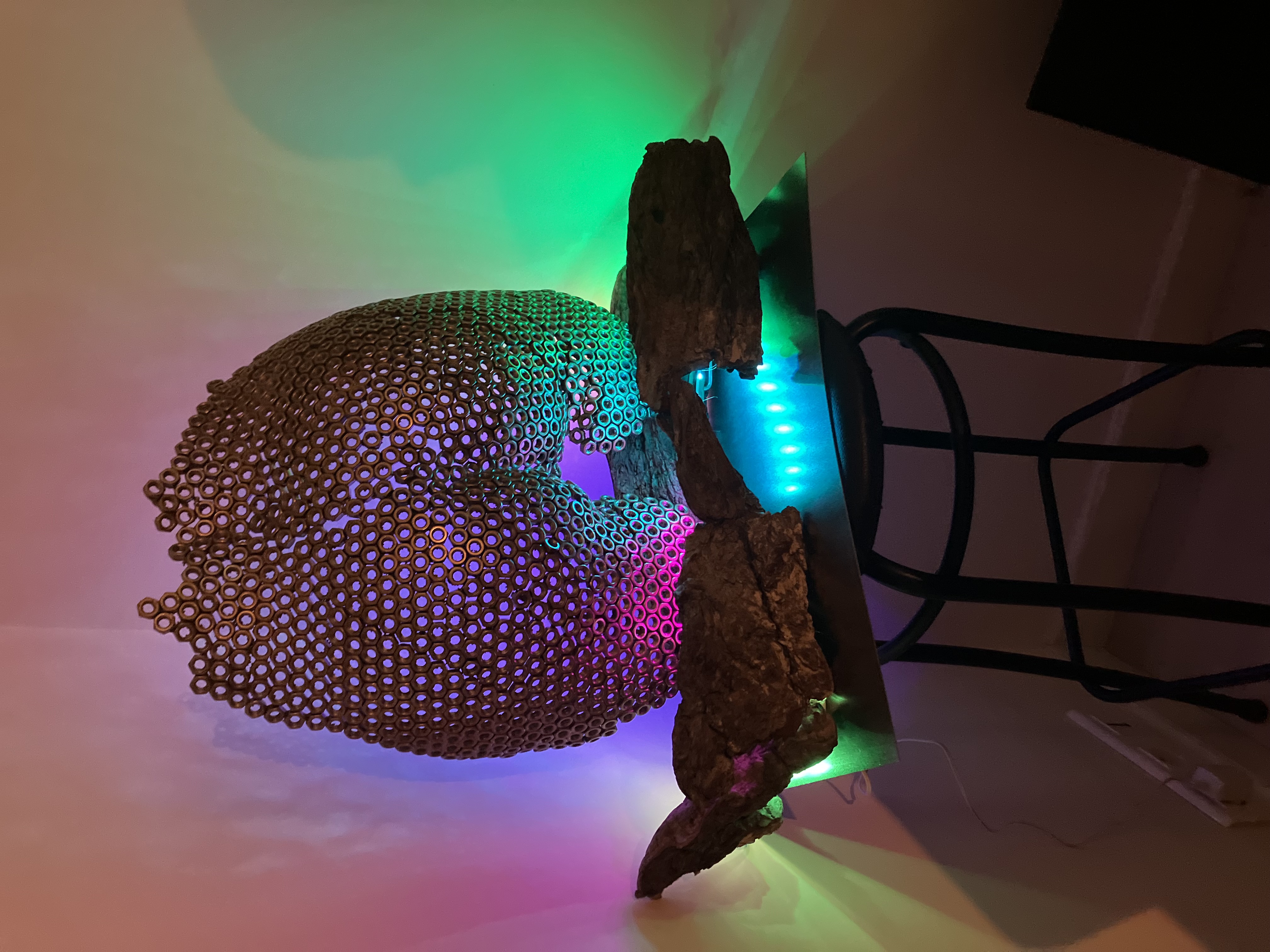 Luminaires avec ecrous